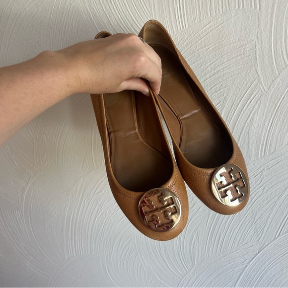 Tory Burch Reva Ballet Flat Tumbled Leather in Royal Tan/Gold size 10.5 - Picture 2 of 7